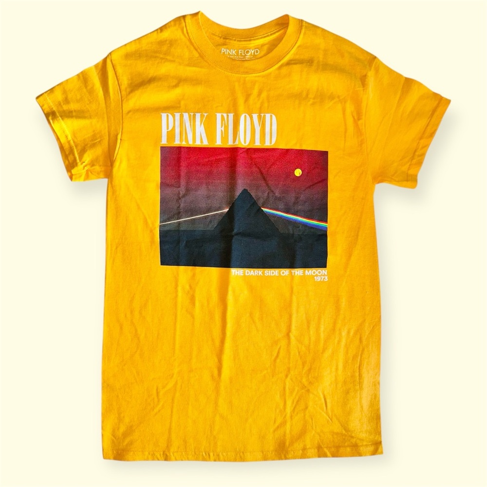NWOT Unsexed Pink Floyd Shirt